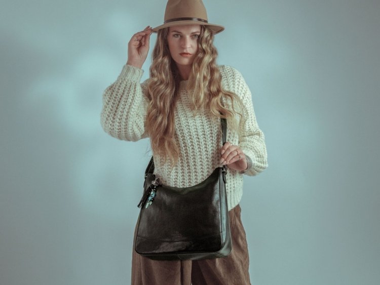 banner_22_Crossbody bag je praktická kabelka s dlouhým popruhem