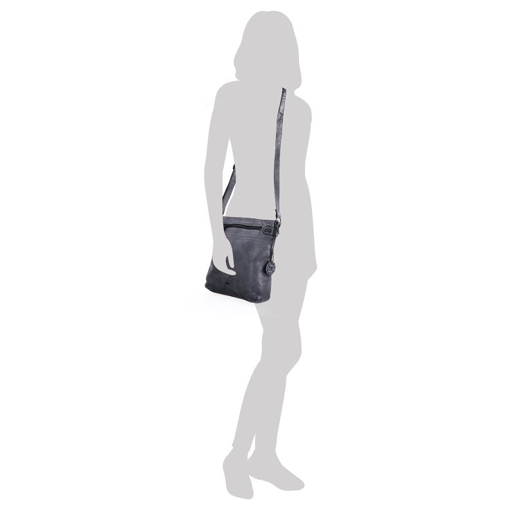 Kožená vintage crossbody s vreckami Noelia Bolger materiál kože zapínanie na zips farba čierna veľkosť stredná NB 2006 C Na postave