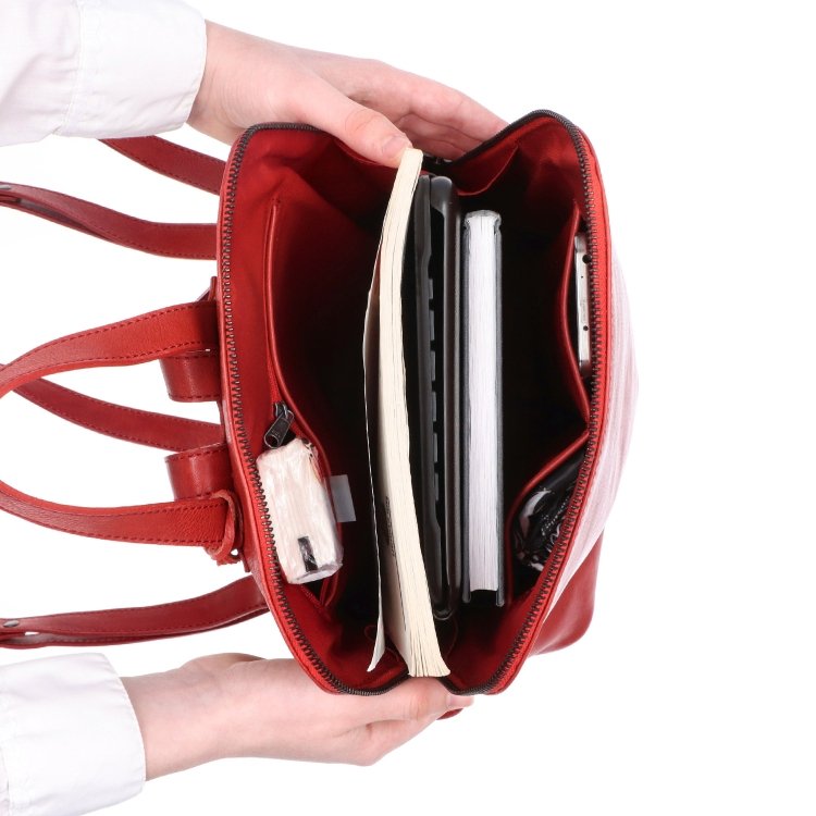 Kožený dámsky batoh na každodenné nosenie Noelia Bolger materiál kože zapínanie na zips farba červená veľkosť stredná NB 3104 CV Vnútro