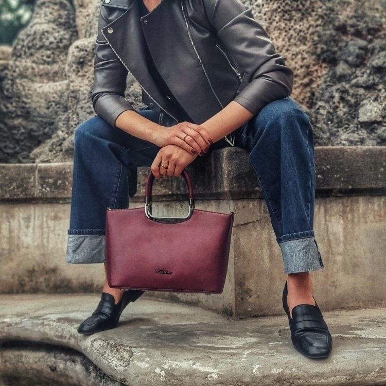Elegantná kabelka do ruky s popruhom Le Sands materiál syntetická koža zapínanie na zips farba vínová veľkosť stredná 7713 BO Lifestyle