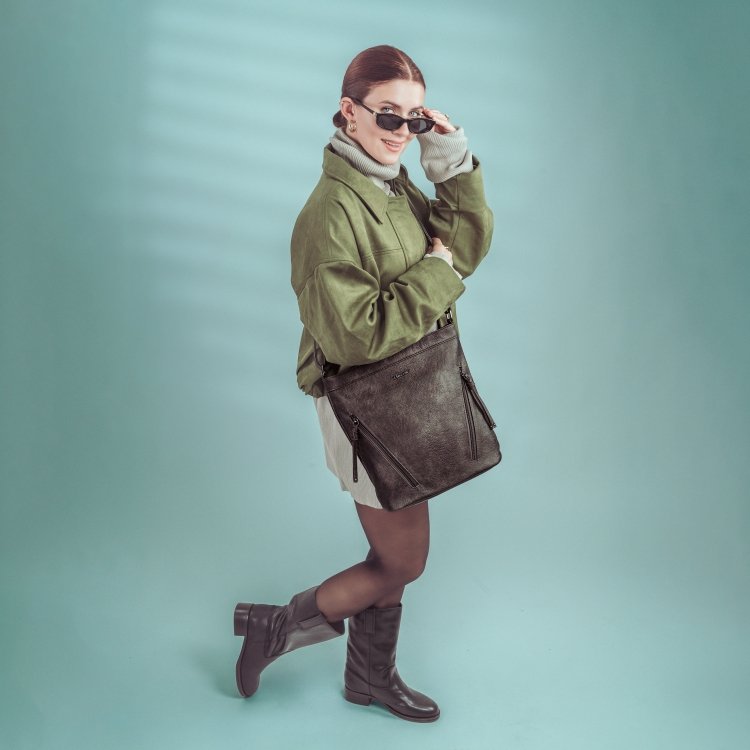 Crossbody kabelka s ozdobnými zipsami Tangerin materiál syntetická koža zapínanie na zips farba sivá veľkosť stredná 8050 ANT Lifestyle