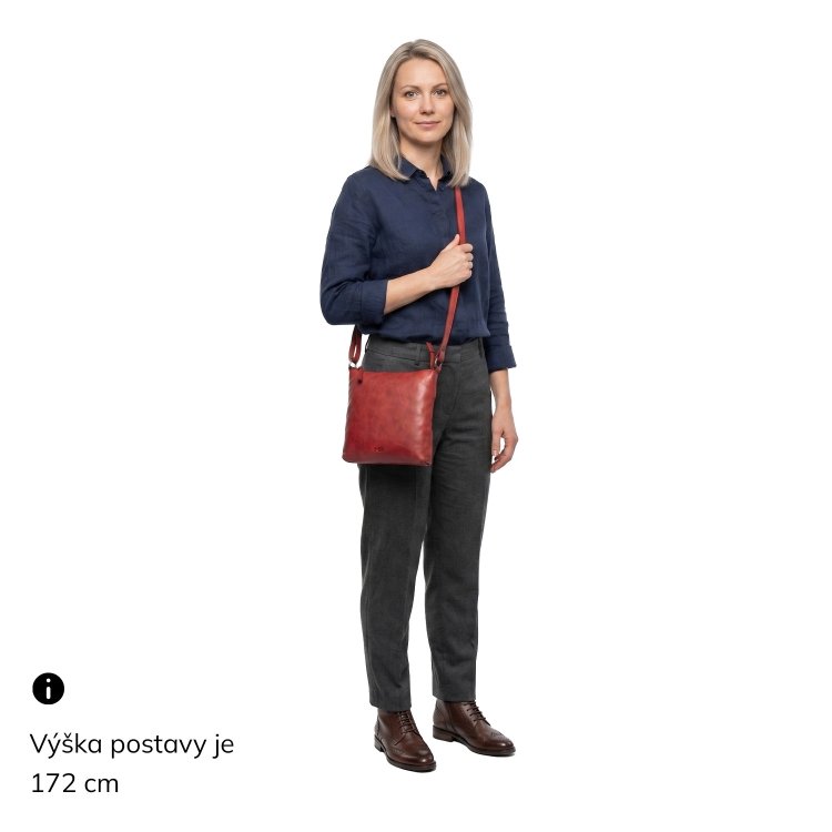 Elegantná kožená crossbody kabelka Noelia Bolger materiál kože zapínanie na zips farba červená veľkosť malá NB 2415 CV Na postave