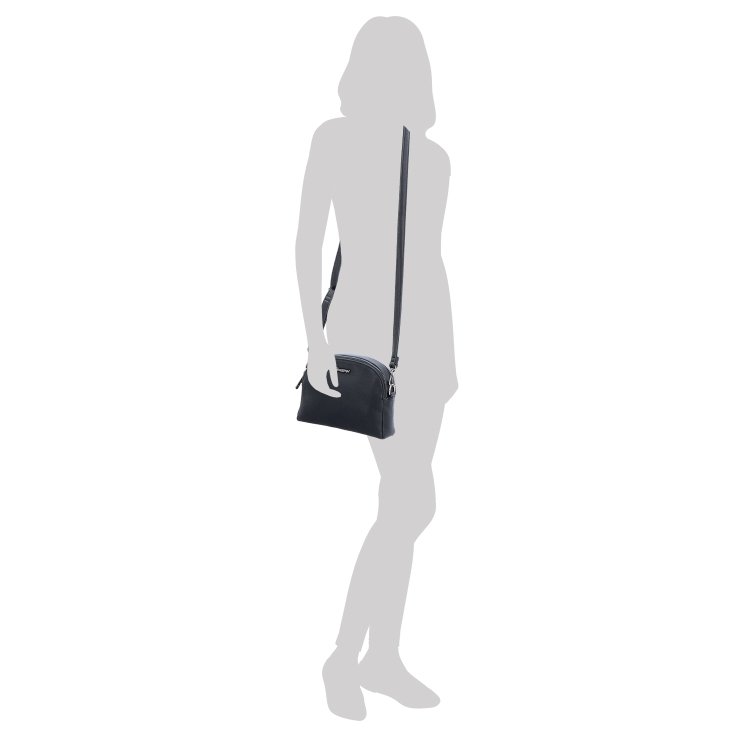 Malá crossbody kabelka s výrazným popruhom Tangerin materiál syntetická koža zapínanie na zips farba červená veľkosť malá 8044 CV Na postave