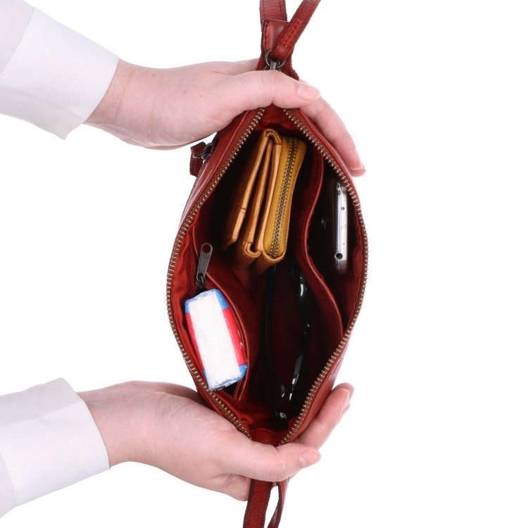 Kožená crossbody s čistými líniami Noelia Bolger materiál kože zapínanie na zips farba červená veľkosť malá NB 2414 CV Vnútro