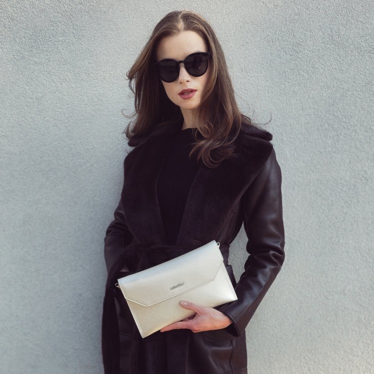 Elegantná kabelka v štýle listovej kabelky Le Sands materiál syntetická koža zapínanie na zips farba béžová veľkosť malá 7711 PRL Lifestyle