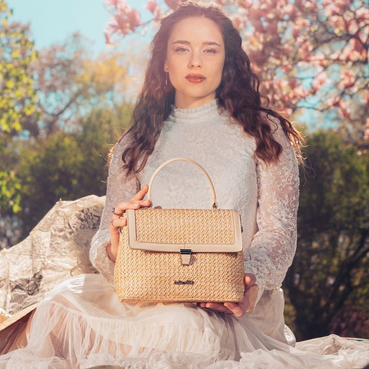 Elegantná straw kabelka do ruky i crossbody Le Sands materiál syntetická koža zapínanie na zámoček farba béžová veľkosť malá 4615 BE Lifestyle