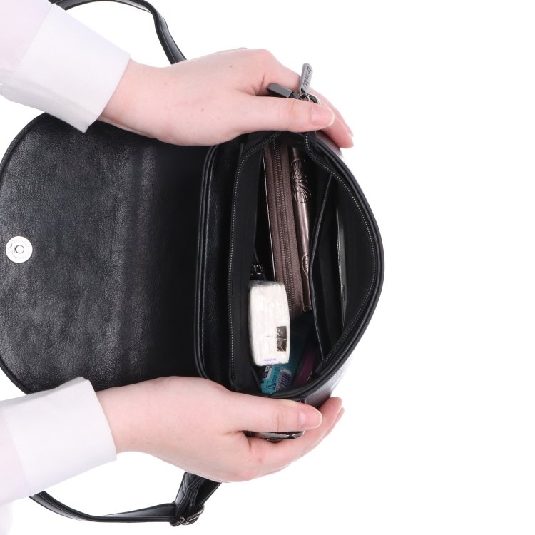 Štýlová crossbody kabelka s chlopňou Le Sands materiál syntetická koža zapínanie s chlopňou farba čierna veľkosť malá 7730 C Vnútro