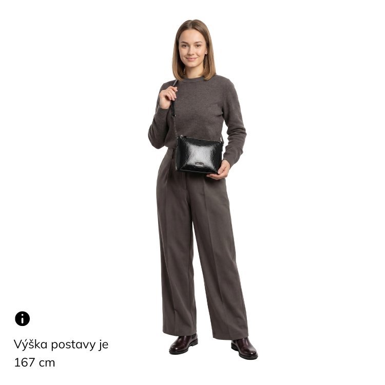 Elegantná kabelka z lesklého syntetického materiálu Le Sands materiál syntetická koža zapínanie na zips farba čierna veľkosť malá 4374 C Na postave