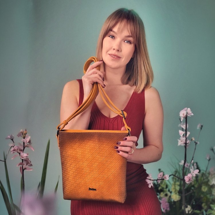 Crossbody s čistým dizajnom Indee materiál syntetická koža zapínanie na zips farba žltá veľkosť malá 6316 ZLU Lifestyle