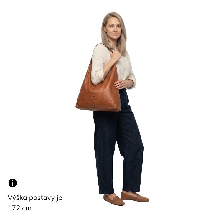 Veľká kožená hobo kabelka cez rameno Noelia Bolger materiál kože zapínanie na zips farba koňaková veľkosť veľká NB 2423 KO Na postave