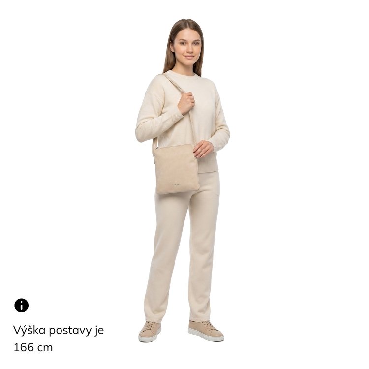 Menšia crossbody kabelka z hebkého materiálu Tangerin materiál syntetická koža zapínanie na zips farba béžová veľkosť malá 7017 SAN Na postave