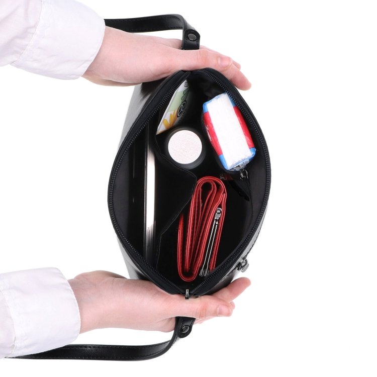 Minimalistická kožená crossbody kabelka na každý deň Noelia Bolger materiál kože zapínanie na zips farba čierna veľkosť malá NB 0116 C Vnútro