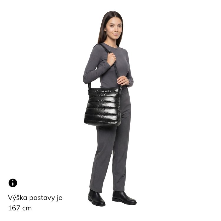 Moderná dámska kabelka z nadýchaného nylonu Carmelo materiál nylon zapínanie na zips farba zelená veľkosť stredná 4382 PE Na postave