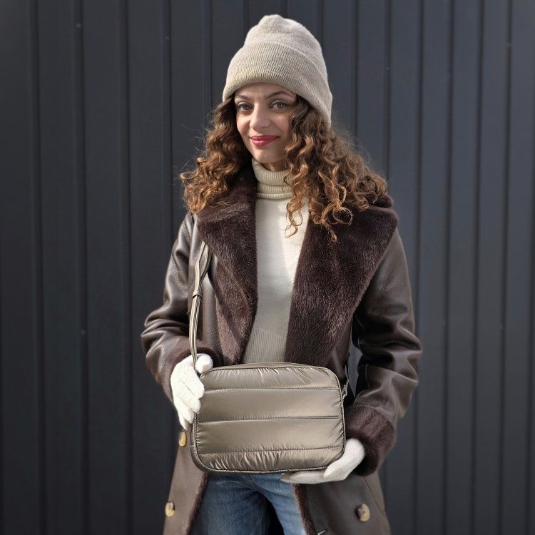 Štýlová dámska kabelka s prešívaním Carmelo materiál nylon zapínanie na zips farba metalíza veľkosť malá 4386 BR Lifestyle