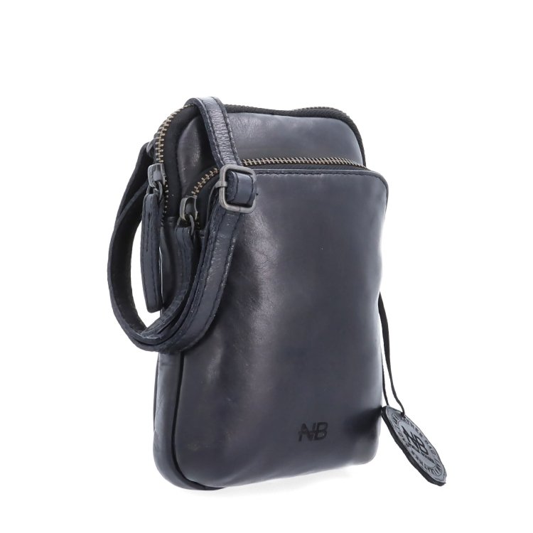 Štýlová kožená crossbody taška Noelia Bolger materiál kože zapínanie na zips farba čierna veľkosť malá NB 2419 C