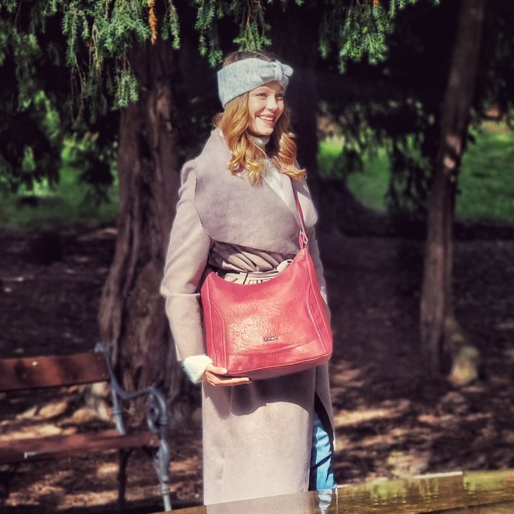 Mestská crossbody kabelka zo syntetickej kože Tangerin materiál syntetická koža zapínanie na zips farba vínová veľkosť stredná 8046 BO Lifestyle