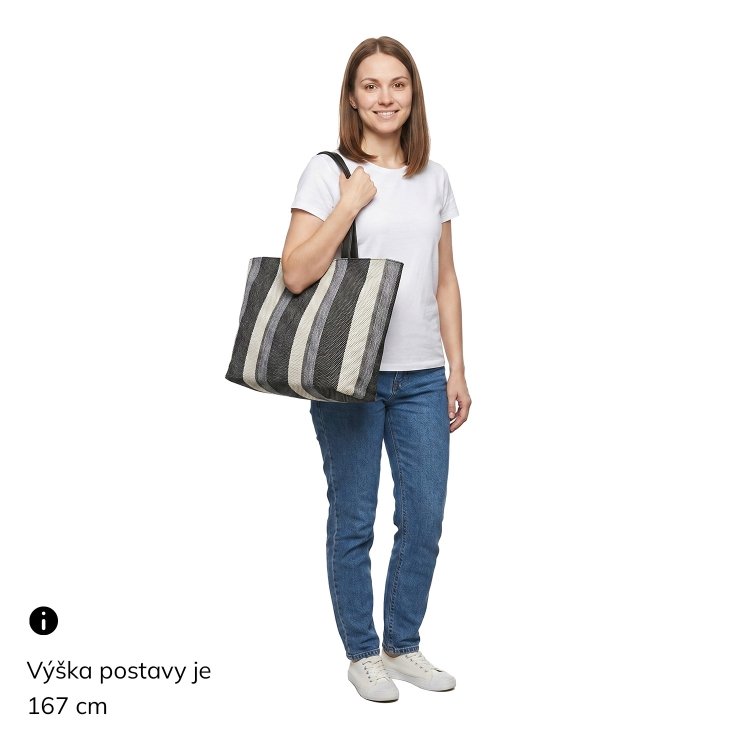 Mestská kabelka cez rameno z pevného textilu Indee materiál textil zapínanie na zips farba hnedá veľkosť veľká 6347 H Na postave