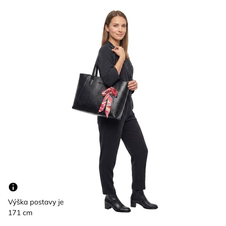 Priestranná shopper kabelka s ozdobnou šatkou Le Sands materiál syntetická koža zapínanie na zips farba čierna veľkosť veľká 7705 C Na postave