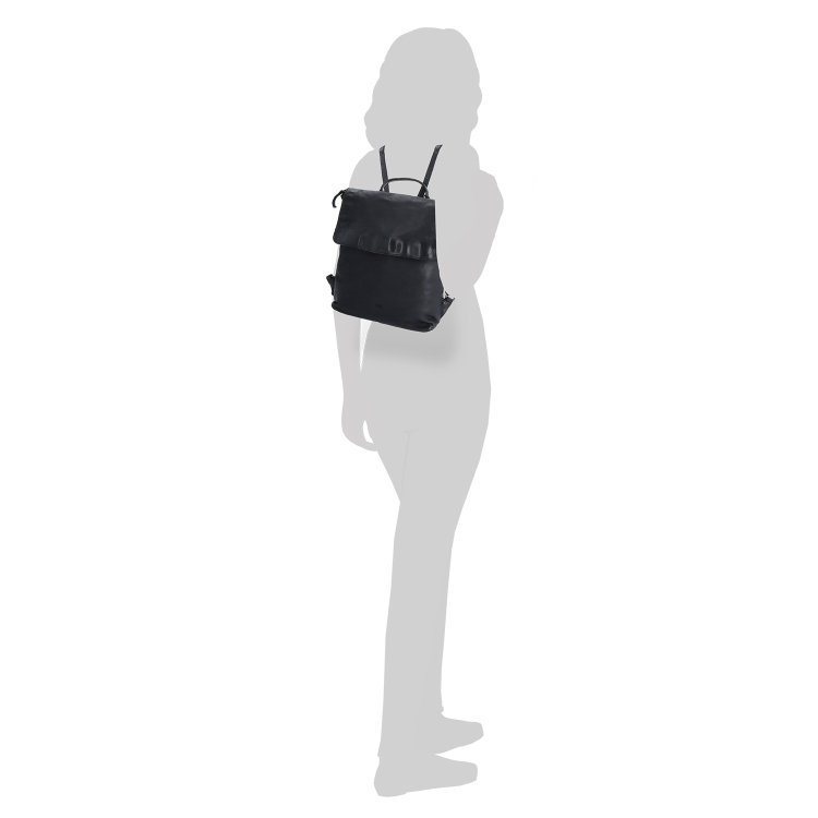 Kožený batoh s chlopňou vo vintage štýle Noelia Bolger materiál kože zapínanie na zips farba čierna veľkosť stredná NB 2014 C Na postave