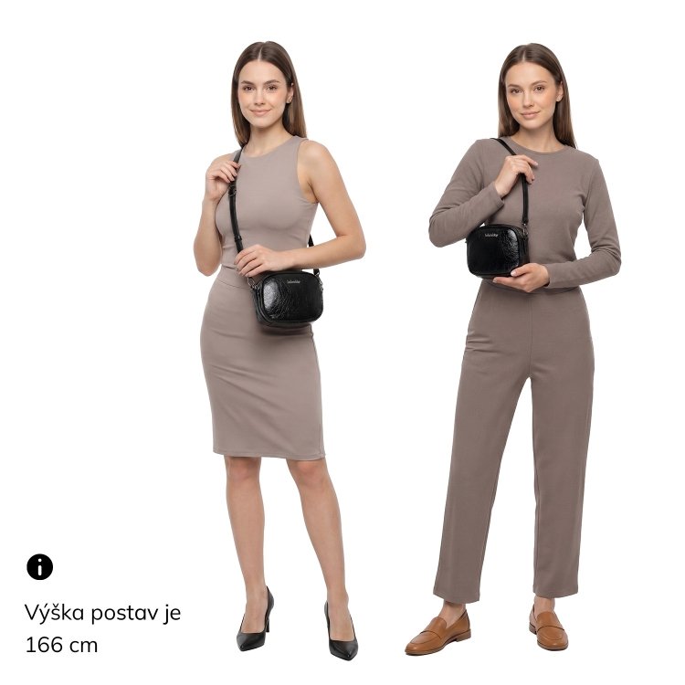 Malá crossbody kabelka so štruktúrovaným povrchom Le Sands materiál syntetická koža zapínanie na zips farba čierna veľkosť malá 4372 C Na postave