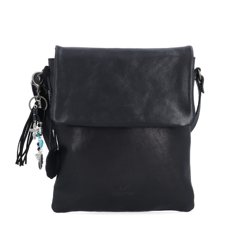 Kožená crossbody kabelka s chlopňou a príveskom Noelia Bolger materiál kože zapínanie s chlopňou farba čierna veľkosť malá NB 3108 C Spredu