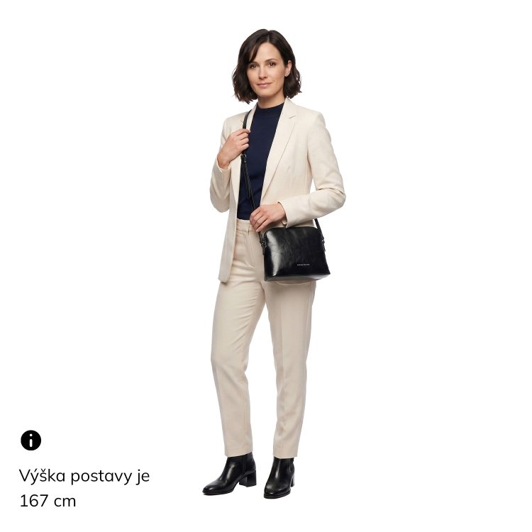 Minimalistická kožená crossbody kabelka na každý deň Noelia Bolger materiál kože zapínanie na zips farba čierna veľkosť malá NB 0116 C Na postave