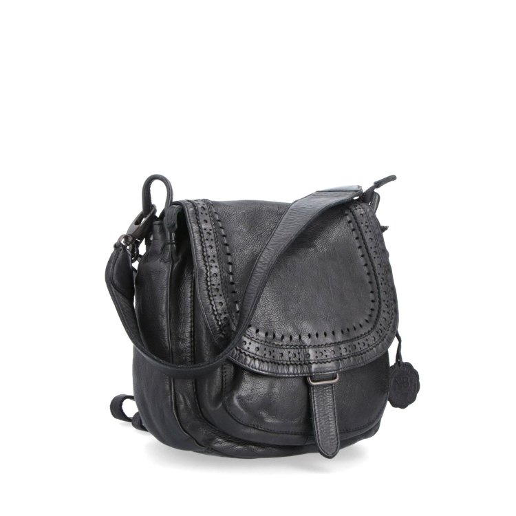 Kožená crossbody kabelka so zdobenou chlopňou Noelia Bolger materiál kože zapínanie s chlopňou farba čierna veľkosť stredná NB 2030 C