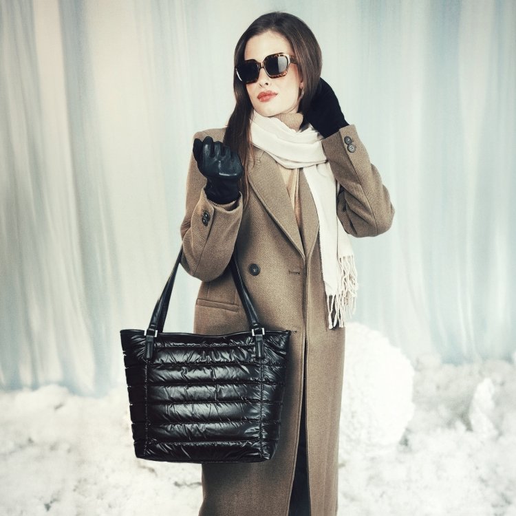 Shopperka cez rameno z nadýchaného materiálu Carmelo materiál nylon zapínanie na zips farba čierna veľkosť veľká 4385 C Lifestyle