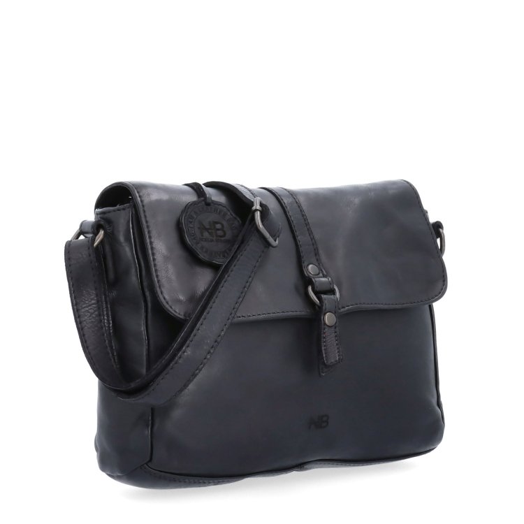 Kožená crossbody kabelka s chlopňou Noelia Bolger materiál kože zapínanie s chlopňou farba čierna veľkosť stredná NB 2416 C