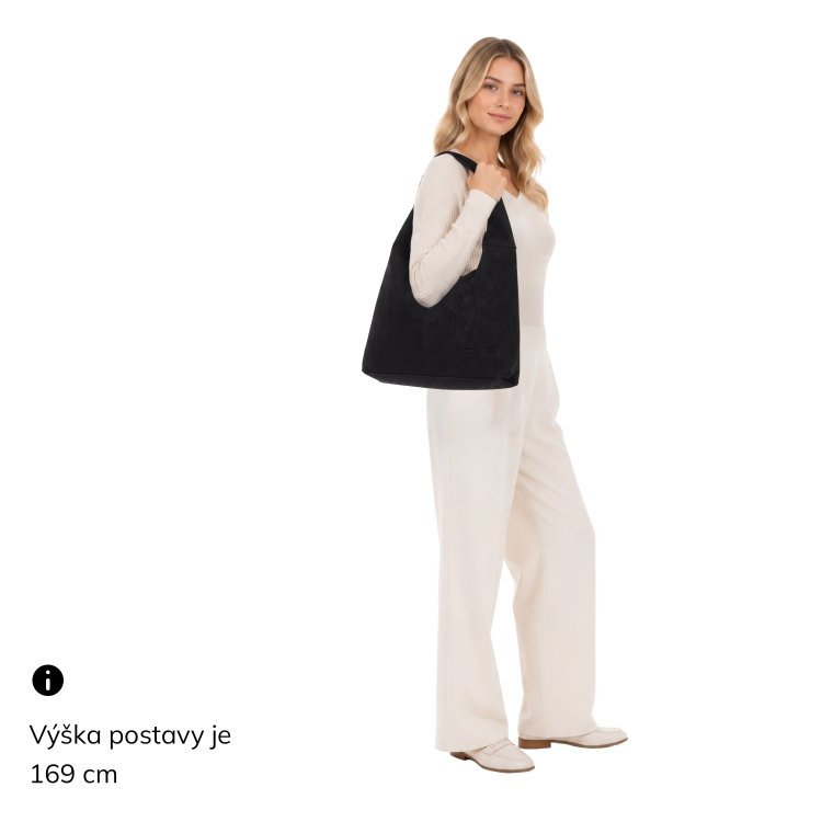 Elegantní kabelka přes rameno s ozdobnou karabinou Carmelo materiál syntetická koža zapínanie na zips farba čierna veľkosť stredná 4658 C Na postave