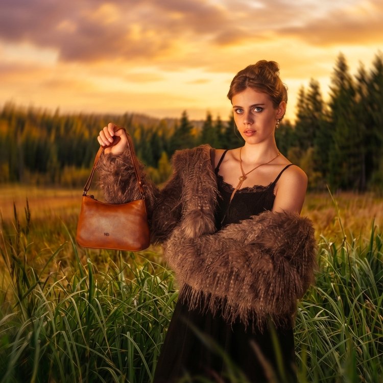Praktická kožená crossbody na každý deň Noelia Bolger materiál kože zapínanie na zips farba koňaková veľkosť malá NB 2406 KO Lifestyle