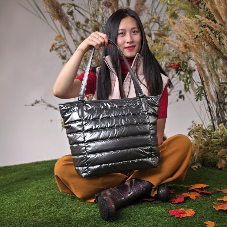 Shopperka cez rameno z nadýchaného materiálu Carmelo materiál nylon zapínanie na zips farba metalíza veľkosť veľká 4385 TI Lifestyle