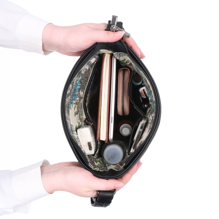 Crossbody kabelka s prehľadným vnútrom Tangerin materiál syntetická koža zapínanie na zips farba čierna veľkosť stredná 8051 C Vnútro