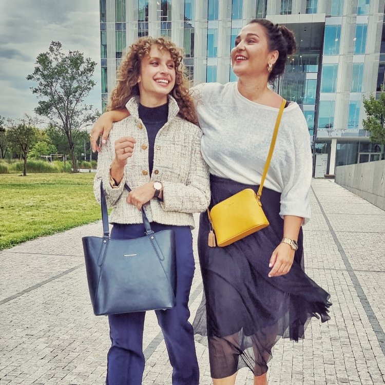 Kvalitná kožená kabelka cez rameno Noelia Bolger materiál kože zapínanie na zips farba čierna veľkosť veľká NB 0098 C Lifestyle
