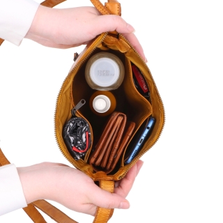 Crossbody kabelka v nadčasovom dizajne







Převést do PDF Noelia Bolger materiál kože zapínanie na zips farba žltá veľkosť stredná NB 2431 ZLU Vnútro