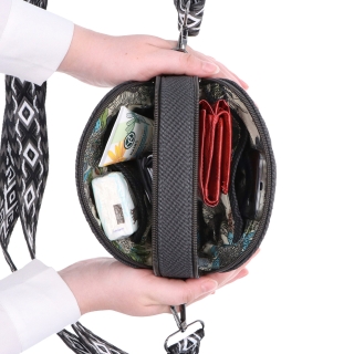 Štýlová crossbody kabelka s textúrovaným povrchom Tangerin materiál syntetická koža zapínanie na zips farba modrá veľkosť malá 4365 M Vnútro