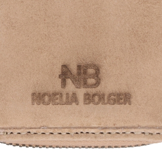 Kožená peňaženka s praktickým vreckom na zips Noelia Bolger materiál kože zapínanie na cvok farba béžová veľkosť malá 5132 NB BE Logo