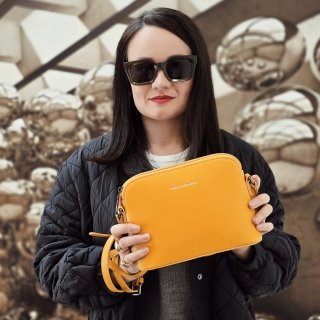 Kožená crossbody kabelka Noelia Bolger Noelia Bolger materiál kože zapínanie na zips farba žltá veľkosť malá NB 0096 ZLU Lifestyle