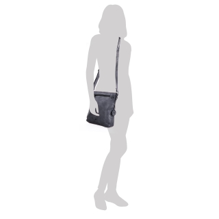 Kožená vintage crossbody s vreckami Noelia Bolger materiál kože zapínanie na zips farba čierna veľkosť stredná NB 2006 C Na postave