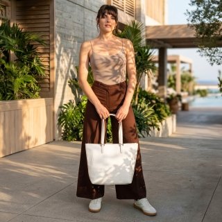 Mestská kabelka cez rameno s jemnou štruktúrou Carmelo materiál syntetická koža zapínanie na zips farba béžová veľkosť veľká 4396 K Lifestyle