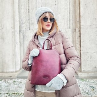 Elegantný mestský batoh zo syntetickej kože Le Sands materiál syntetická koža zapínanie na zips farba vínová veľkosť stredná 7700 BO Lifestyle