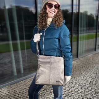 Crossbody kabelka s jednoduchým prešívaním Tangerin materiál syntetická koža zapínanie na zips farba metalíza veľkosť stredná 8003 TI Lifestyle