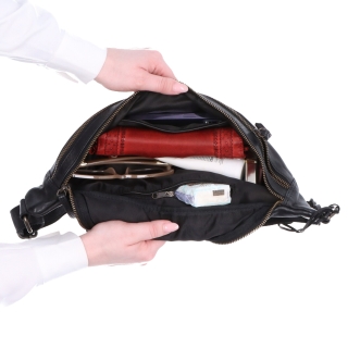Moderná kožená crossbody ľadvinka s dvoma zipsami Noelia Bolger materiál kože zapínanie na zips farba čierna veľkosť stredná NB 2035 C Vnútro