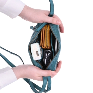 Minimalistická kožená crossbody kabelka Noelia Bolger materiál kože zapínanie na zips farba tyrkysová veľkosť malá NB 2417 TYR Vnútro