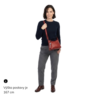 Malá kožená kabelka s príveskom Noelia Bolger materiál kože zapínanie na zips farba červená veľkosť malá NB 3101 CV Na postave