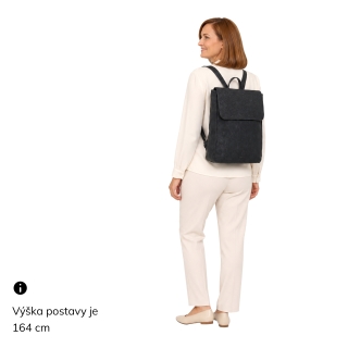 Mestský batoh z umelej kože Carmelo materiál syntetická koža zapínanie na zips farba hnedá veľkosť veľká 4667 H Na postave