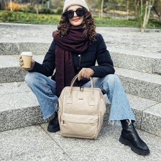 Veľký praktický batoh Carmelo Carmelo materiál nylon zapínanie na zips farba taupe veľkosť veľká 4319 T Lifestyle
