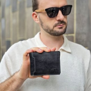 Kožená peňaženka na šírku Poyem materiál kože zapínanie Bez zapínania farba čierna veľkosť malá 5206 Poyem C Lifestyle