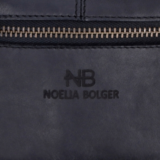 Dlhá kožená peňaženka s prešívaním Noelia Bolger materiál kože zapínanie na cvok farba čierna veľkosť veľká 5126 NB C Logo