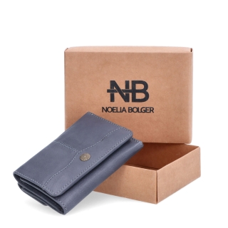 Minimalistická kožená peňaženka s prešívaním Noelia Bolger materiál kože zapínanie na cvok farba modrá veľkosť malá 5129 NB JE Krabička